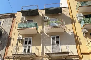 2 LOCALI A BARI
