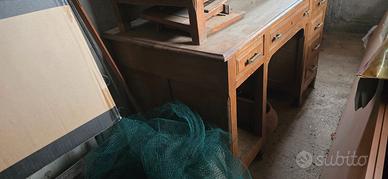 Scrivania in legno da restaurare