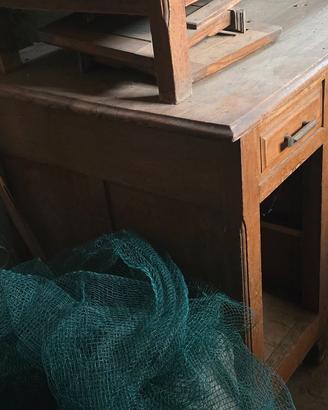 Scrivania in legno da restaurare
