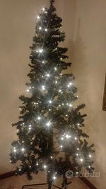 albero di natale con luci