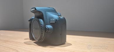 CANON EOS2000D