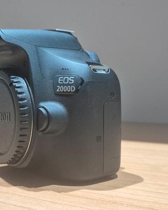 CANON EOS2000D
