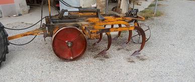 Estirpatore chisel trainato per cingoli