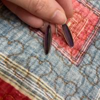 Orecchini calvin klein pietre viola e acciaio