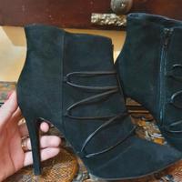 Stivaletti tronchetti in camoscio e pelle