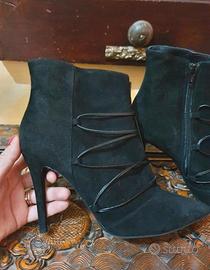 Stivaletti tronchetti in camoscio e pelle