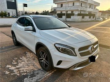 2015-Mercedes GLA 200d versione sport