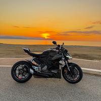 Ducati Streetfighter V2 (153cv)