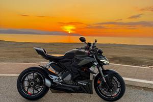 Ducati Streetfighter V2 (153cv)