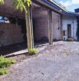 Immobile in asta di 4100 m² a Besana in Brianza