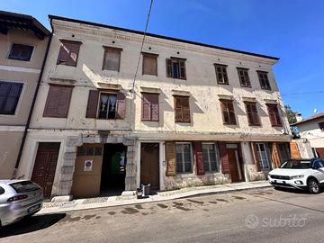 COMPLESSO IMMOBILIARE DA RISTRUTTURARE - UN'OTT...