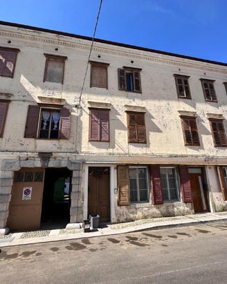 COMPLESSO IMMOBILIARE DA RISTRUTTURARE - UN'OTT...