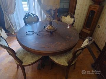 Tavolo rotondo in legno con 4 sedie 