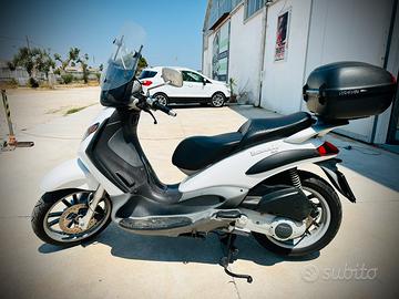Piaggio Beverly 200 bianco