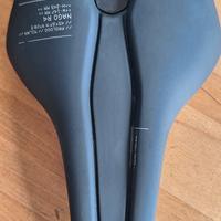 Sella Prologo R4 nack,  carbon . Nuova 