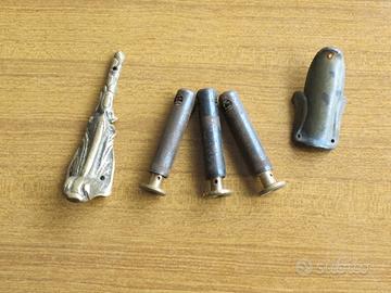 Due gambe o proteggi gambe e tre piedini per mobil