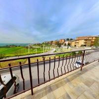 APPARTAMENTO CON DUE GARAGE, SOFFITTA ABITABILE E