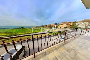 APPARTAMENTO CON DUE GARAGE, SOFFITTA ABITABILE E