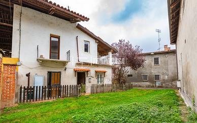 LAURIANO CASA LIBERA SU 3 LATI CON POSTO AUTO