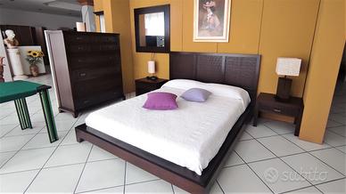 Letto con comò e comodini in legno