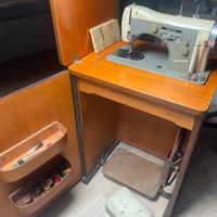 Macchina da cucire Necchi Supernova