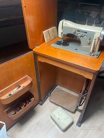 Macchina da cucire Necchi Supernova