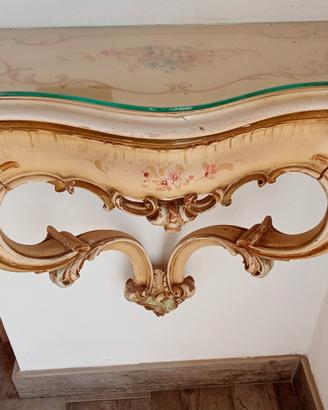 mensole e poltrona