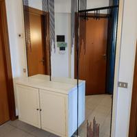 Mobile da ingresso con specchio