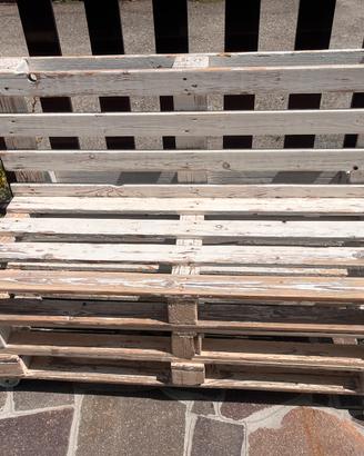 Panca pallet con ruote
