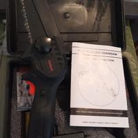 motosega a batteria per potatura