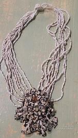 collana con  perline e pietre dalmata