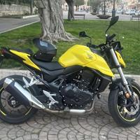Honda hornet 750 anno 2023 pochissimi km