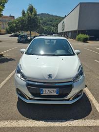 Peugeot 208 per NEOPATENTATI