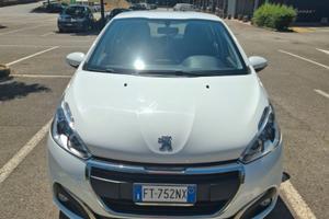 Peugeot 208 per NEOPATENTATI