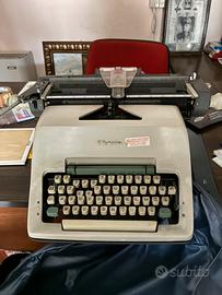 Macchina da scrivere Olivetti