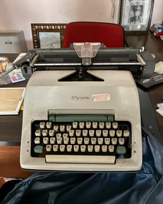 Macchina da scrivere Olivetti