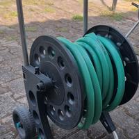 Avvolgitubo con tubo da giardino 20 metri