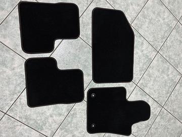 Set di tappetini originali per Fiat 500x Sport
