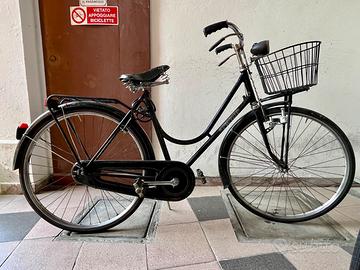 Bici d’epoca Vicini, nera, marciante