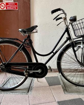 Bici d’epoca Vicini, nera, marciante