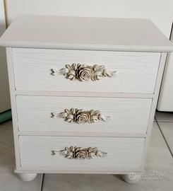 Elegante portagioielli in legno