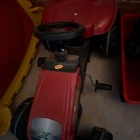 trattore a pedali con rimorchio 