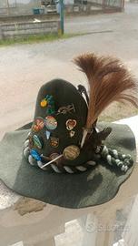 cappello alpino in feltro con pennacchio tirolese