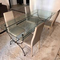 Tavolo in vetro con sedie