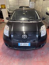 Toyota Yaris 1.0 5 porte