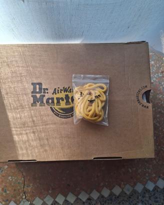 Lacci gialli dr. Martens