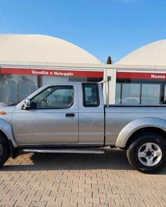 Nissan Navara King Cab 2.5 Diesel 2 porte con ganc