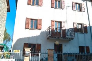 Casa + grande giardino pianeggiante