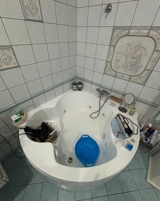 Vasca idromassaggio Whirpool a 6 getti