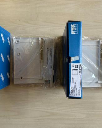 X2 Urmet 1705/701 – Kit Staffa a Muro per Monitor